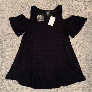 Bobeau Peek- a-boo shoulder top. NWT size XS